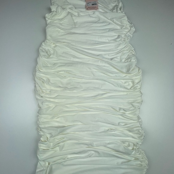 HIGH NECK CUT OUT SLINKY MIDAXI
DRESS
Cream - Picture 3 of 5